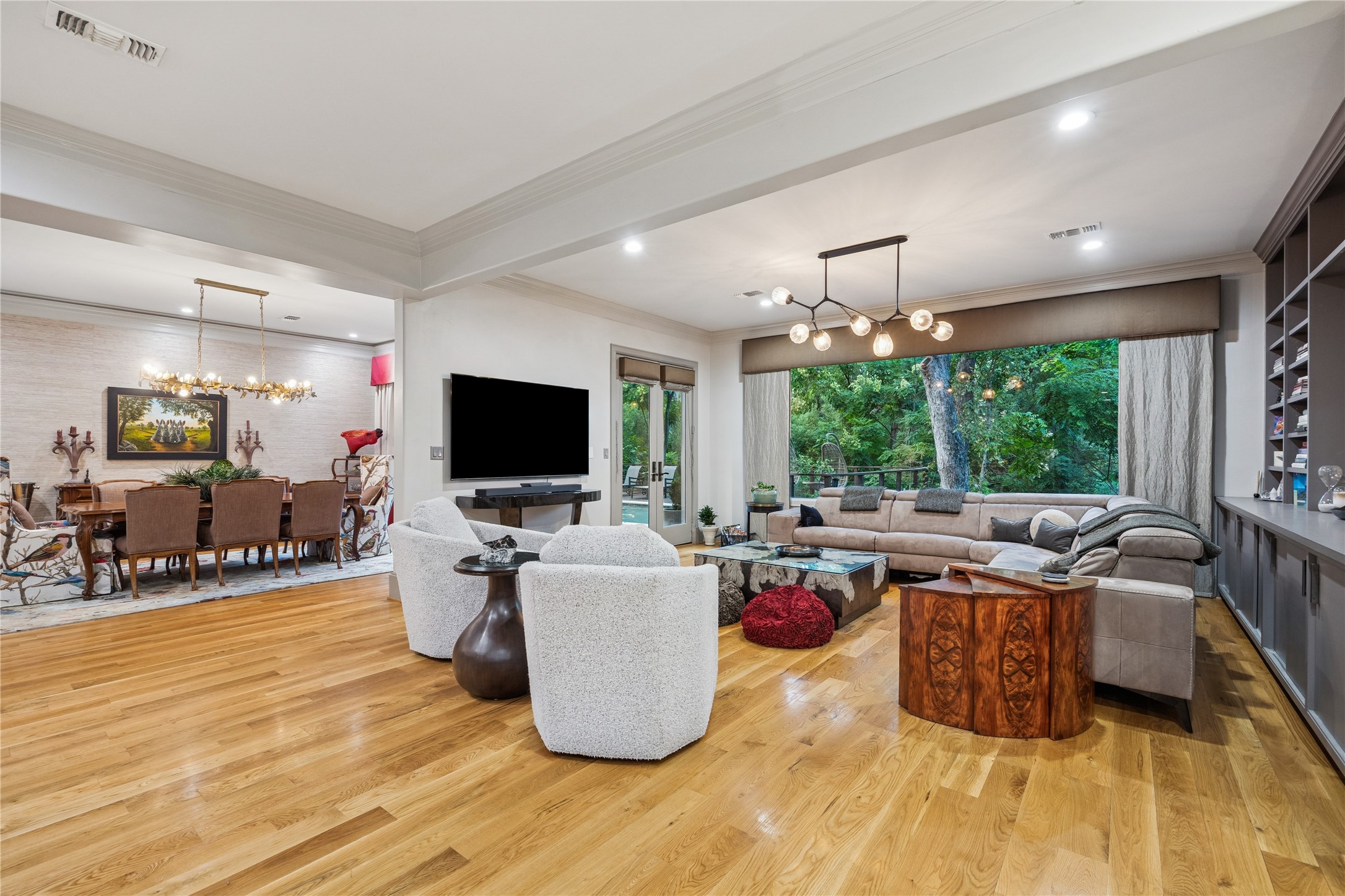 420 Pinewold Drive Houston, TX 77056 - Photo 9 of 41 a living room with lots of furniture and flat screen tv
