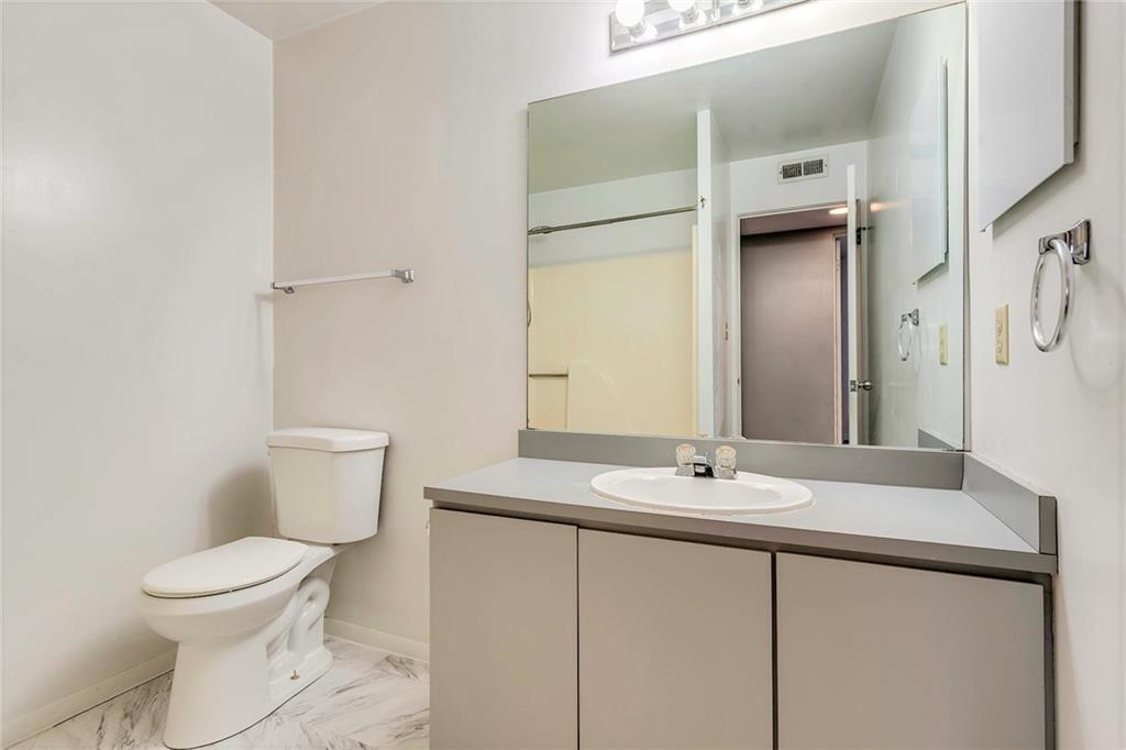 2109 Kenzie Road Pittsburgh, PA 15205 - Photo 15 of 25 Full Bathroom
