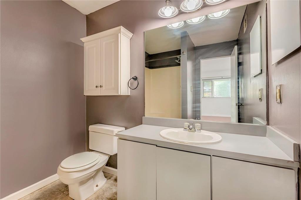 2109 Kenzie Road Pittsburgh, PA 15205 - Photo 17 of 25 Master Bathroom
