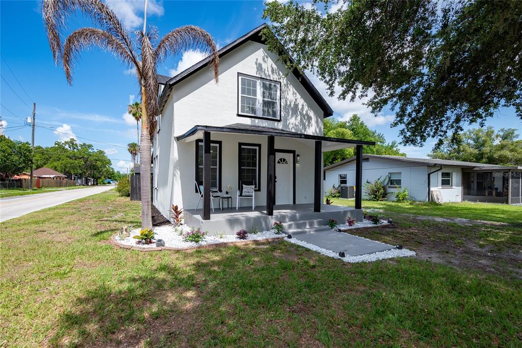 922 Delaware Avenue St. Cloud, FL 34769 - Photo 1 of 31 a front view of a house with garden