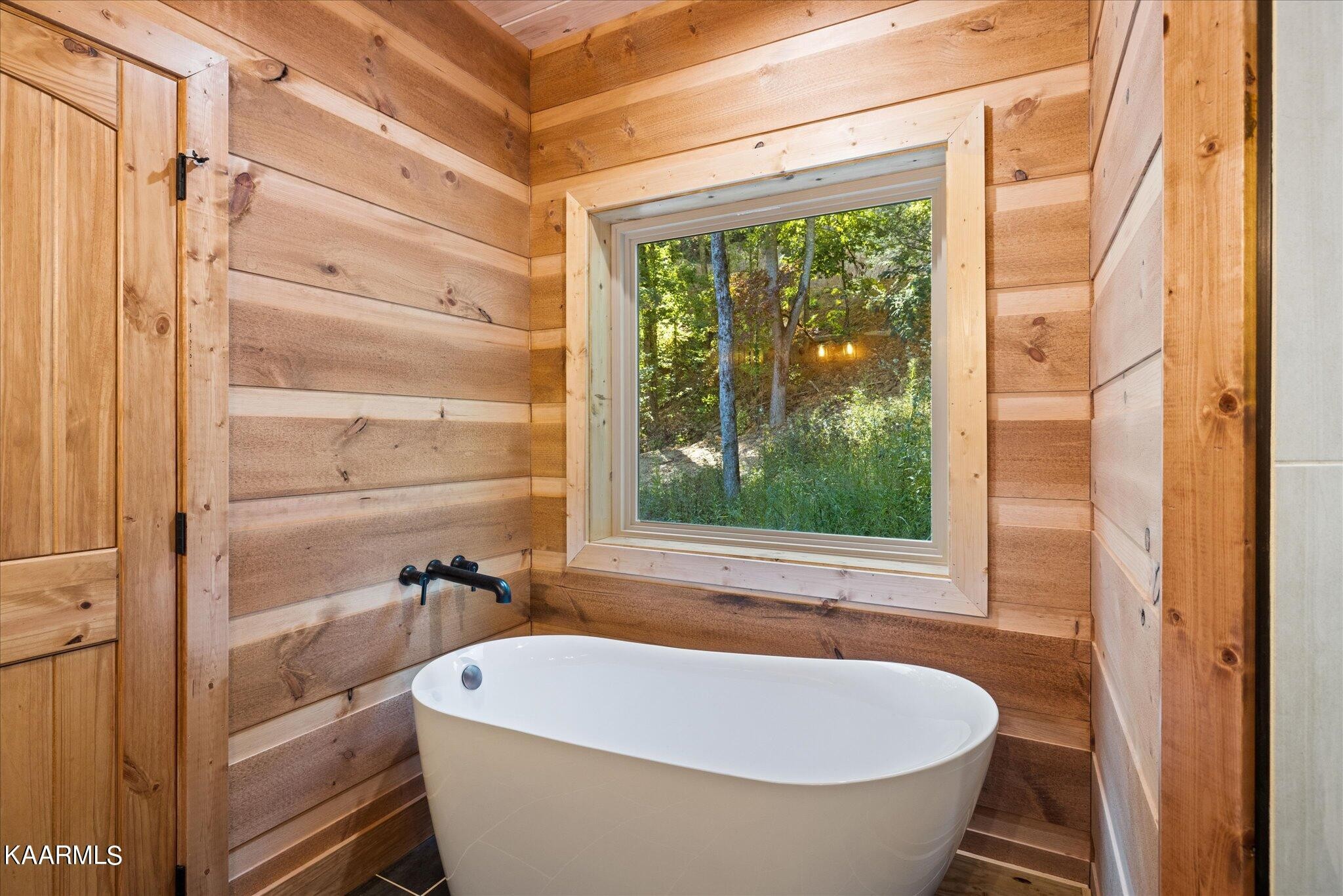 4228 Wears Valley Road, Unit 71 Sevierville, TN 37862 - Photo 19 of 28 a bath tub sitting next to a window