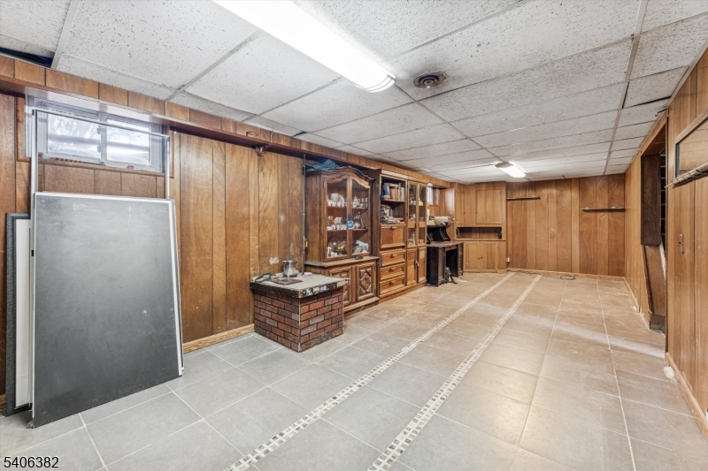 39-27 Taylor Road Fair Lawn, NJ 07410 - Photo 19 of 27 a area with furniture and a window