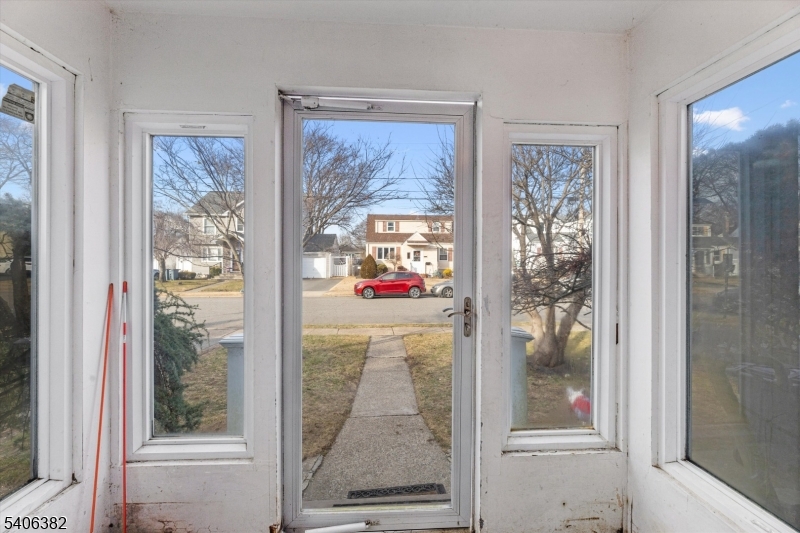 39-27 Taylor Road Fair Lawn, NJ 07410 - Photo 4 of 27