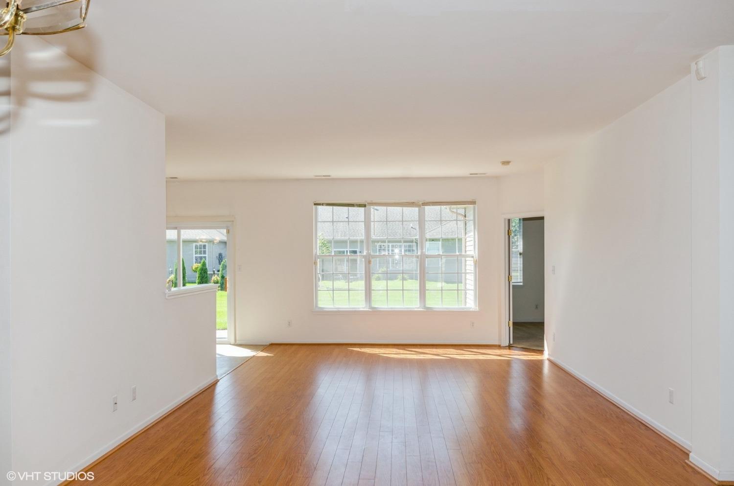 904 Portrait Place Dyer, IN 46311 - Photo 2 of 12 1500x993