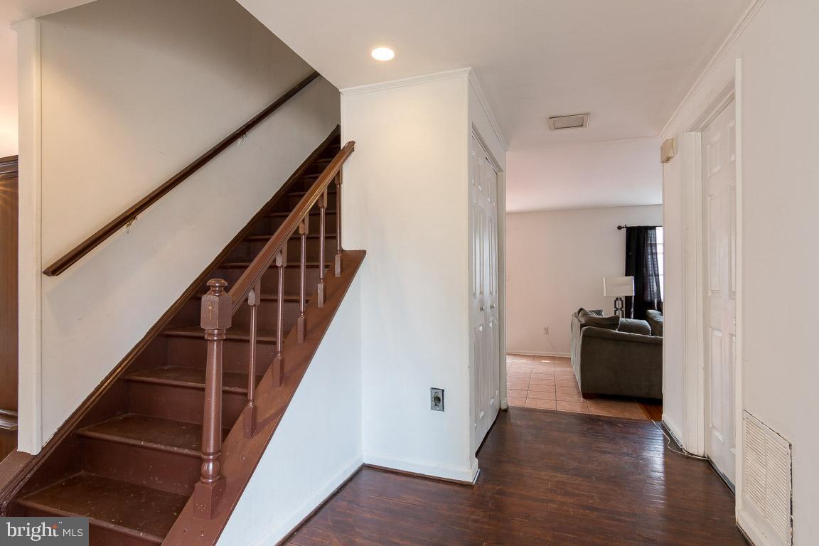 12807 North Point Lane Laurel, MD 20708 - Photo 2 of 27 Foyer