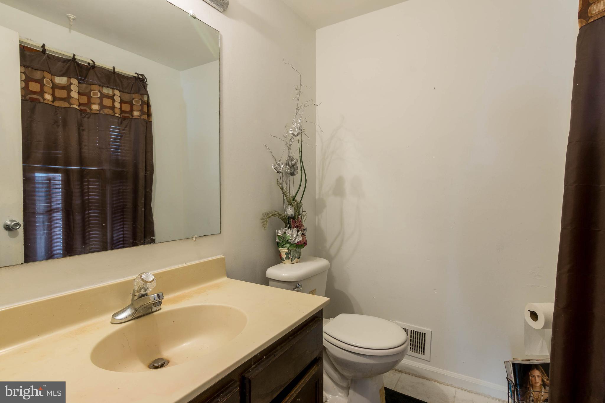 12807 North Point Lane Laurel, MD 20708 - Photo 8 of 27 Half Bath on Main Level