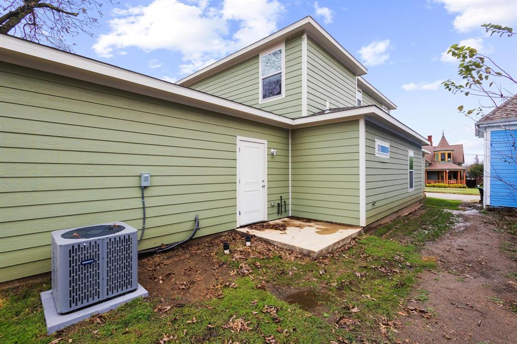 724 West Gandy Street Denison, TX 75020 - Photo 30 of 31 a front view of a house with garden