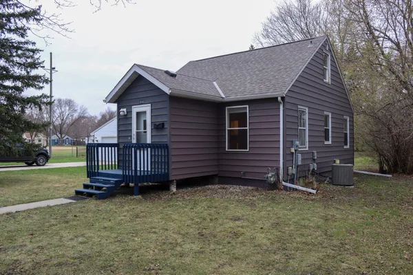 $165,000 | 1016 Ella Avenue Northwest, Willmar, MN 56201