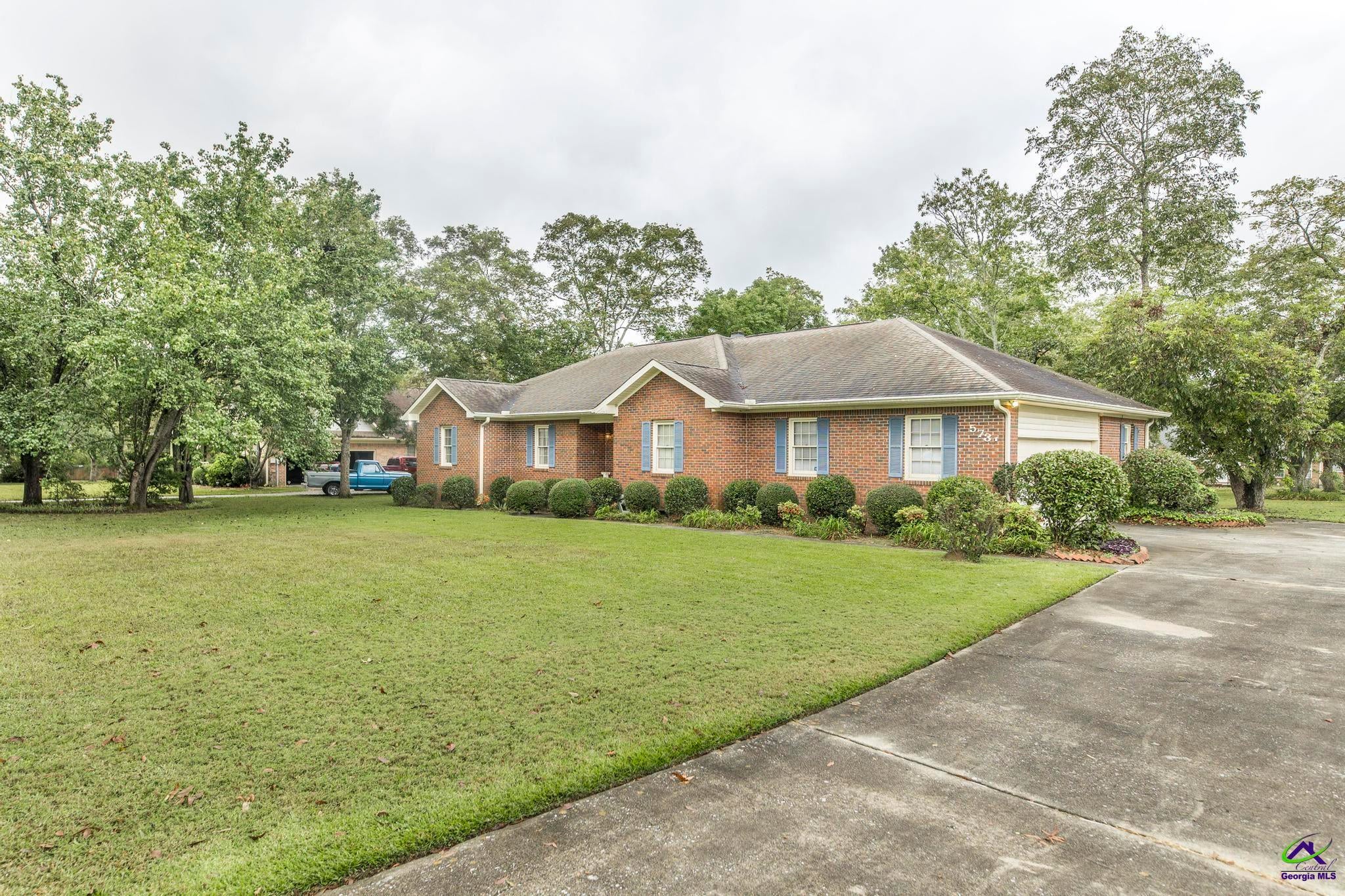 5731 School Road Macon, GA 31216 - Photo 31 of 33 Long driveway with ample space to park.