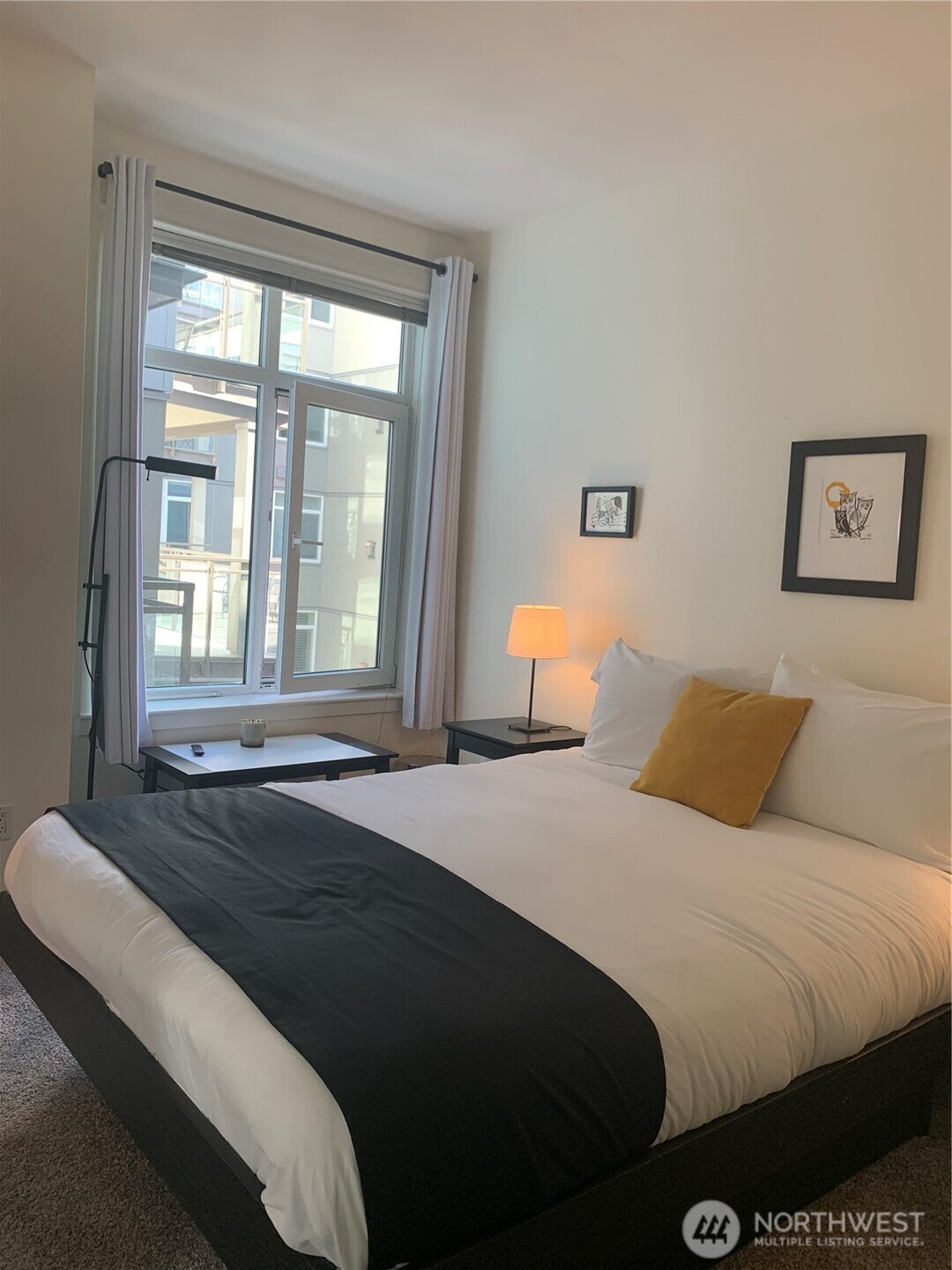 2000 Alaskan Way, Unit 342 Seattle, WA 98121 - Photo 19 of 40 a bedroom with a bed and a window