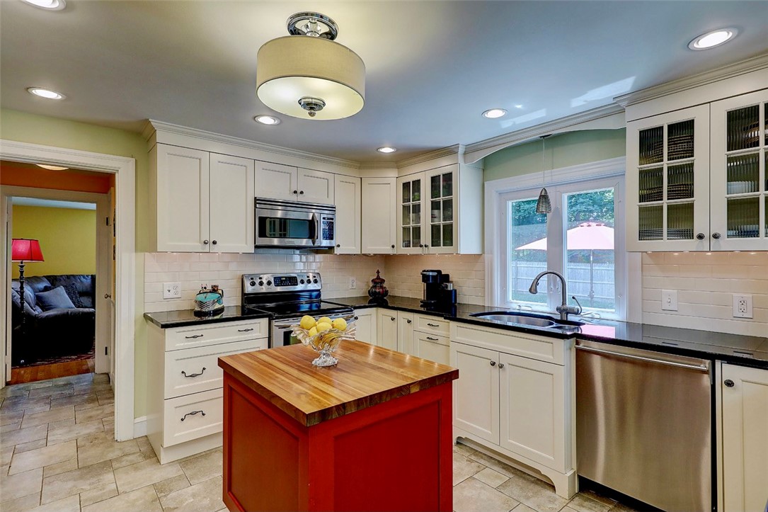 5 Surrey Road Barrington, RI 02806 - Photo 8 of 31 Updated stainless steel appliances