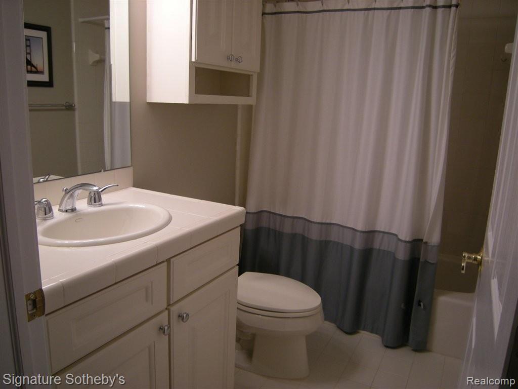 1650 Normandy Road Clawson, MI 48017 - Photo 21 of 21 Bathroom