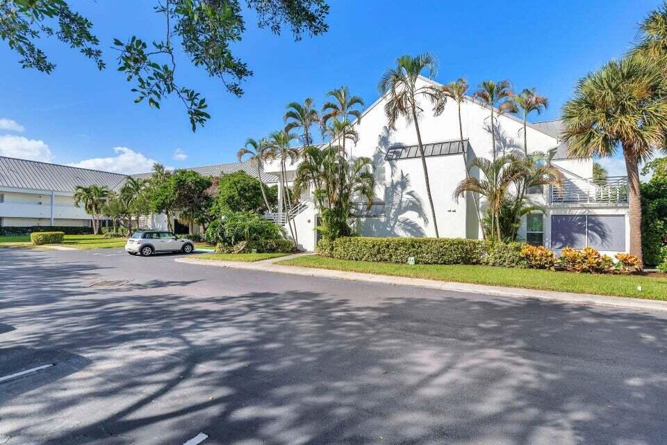 1605 Highway 1, Unit M2107 Jupiter, FL 33477 - Photo 21 of 22 poolsidevillafront2