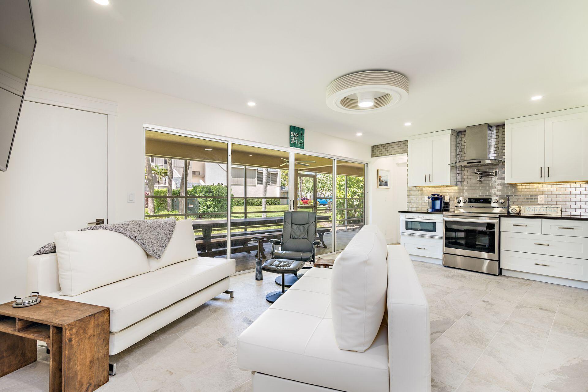 1605 Highway 1, Unit M2107 Jupiter, FL 33477 - Photo 4 of 22 living room