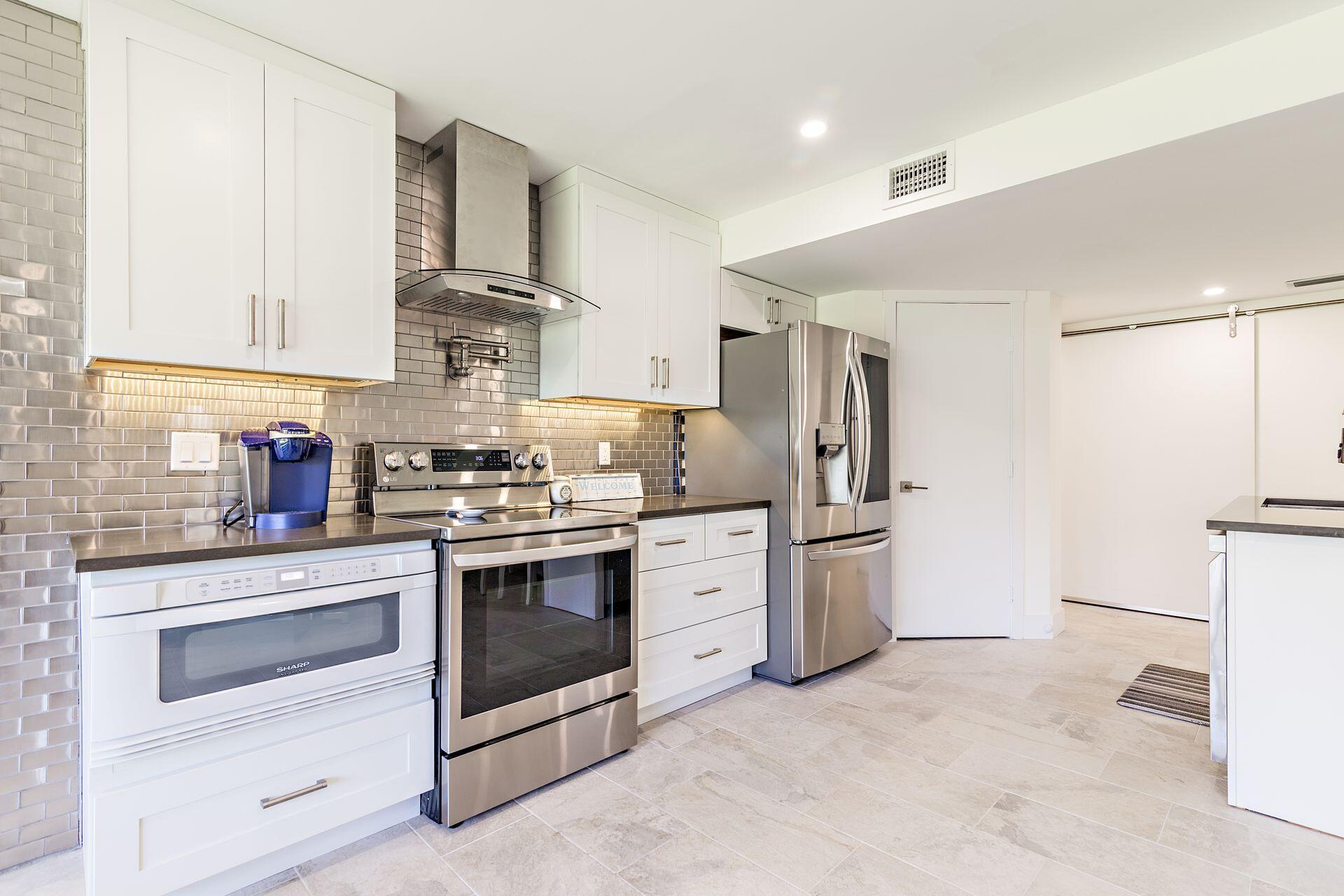 1605 Highway 1, Unit M2107 Jupiter, FL 33477 - Photo 7 of 22 kitchen