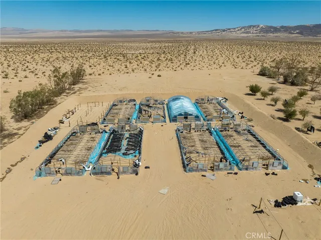 a view of a water fountain in front of a building