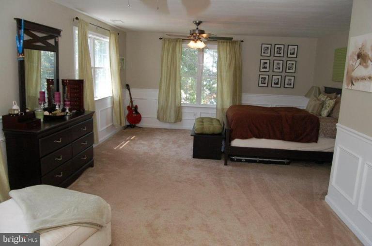 239 Harlem Road Pasadena, MD 21122 - Photo 16 of 23 Master Bedroom