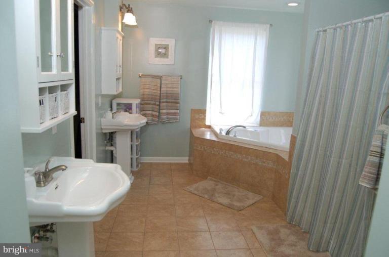 239 Harlem Road Pasadena, MD 21122 - Photo 17 of 23 Master Bathroom