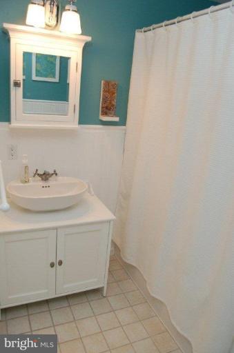 239 Harlem Road Pasadena, MD 21122 - Photo 22 of 23 Bathroom #2