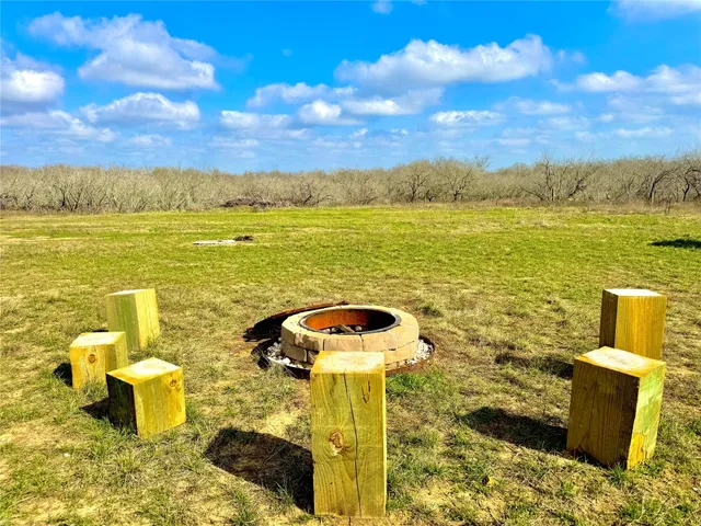 $284,700 | 1118 County Road 447, Waelder, TX 78959