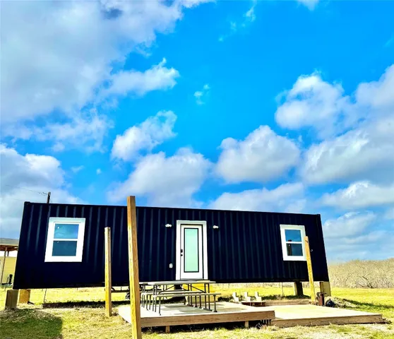 $284,700 | 1118 County Road 447, Waelder, TX 78959