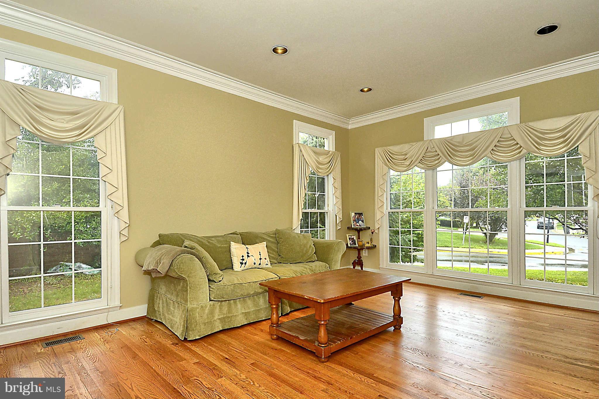 10910 Bells Ridge Drive Potomac, MD 20854 - Photo 10 of 29 Living Room