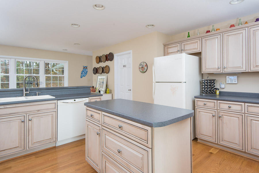 1035 Seed Tick Road Philadelphia, TN 37846 - Photo 5 of 25 Large Kitchen with Island