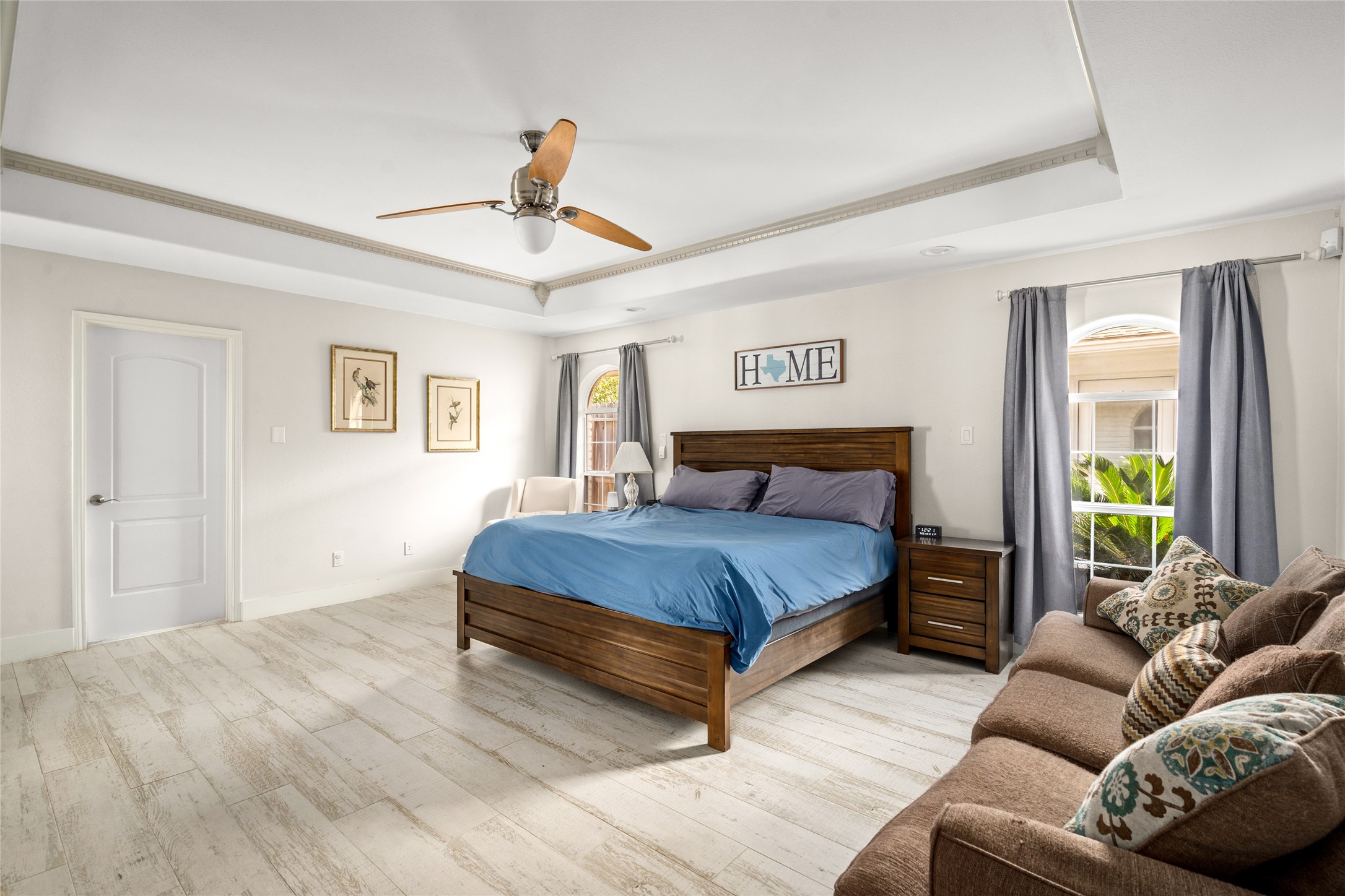 5614 Edith Street Houston, TX 77081 - Photo 8 of 19 Step into the large primary suite that features an extra room that could be used as a home office or nursery.