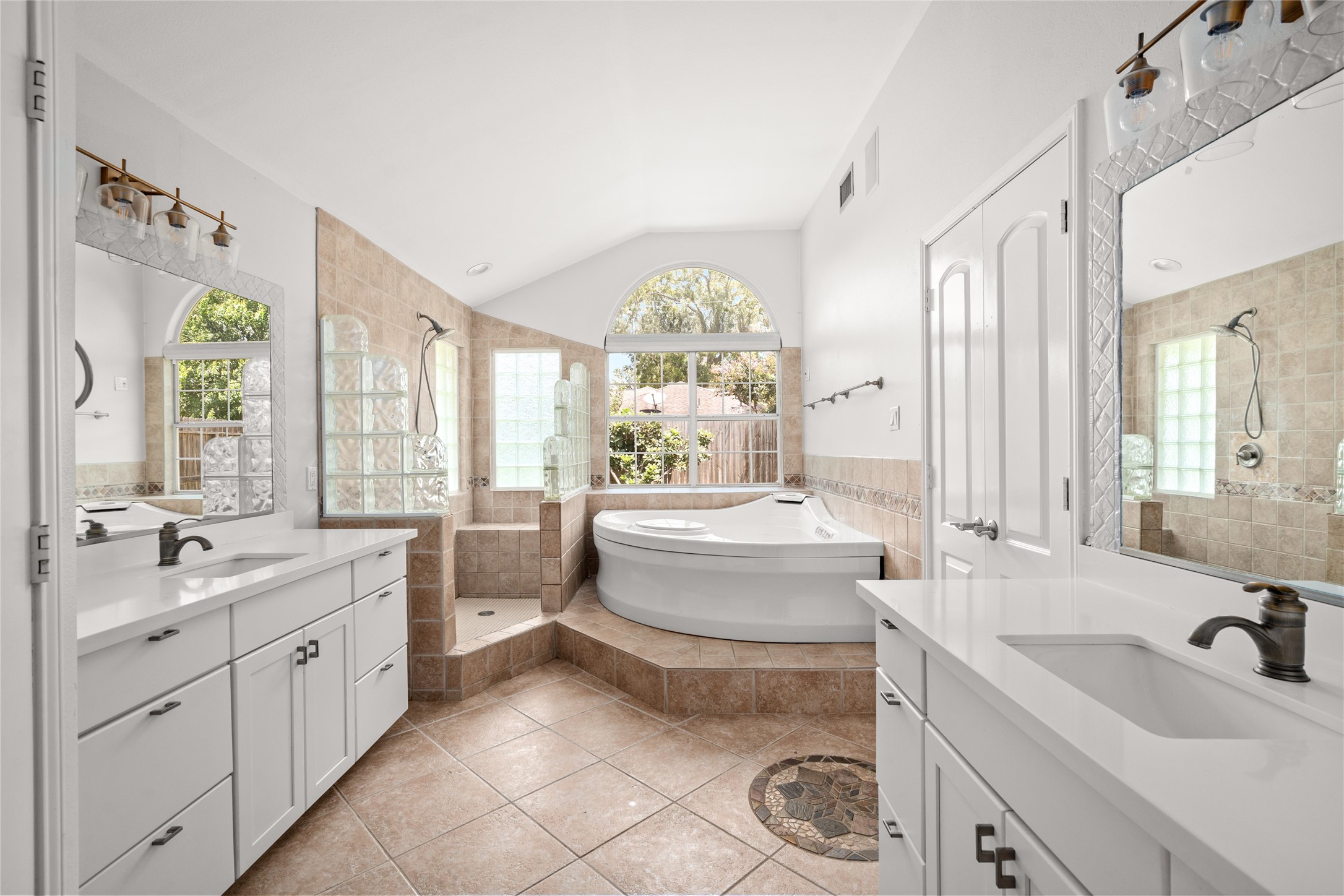 5614 Edith Street Houston, TX 77081 - Photo 9 of 19 Primary bathroom includes as large walk in shower, jetted tub and walk-in closet.