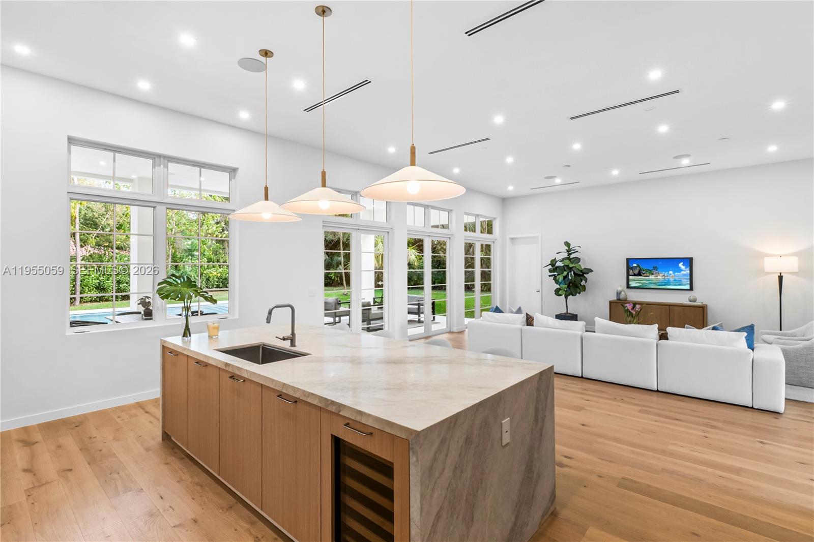 7605 Southwest 71st Avenue Miami, FL 33143 - Photo 10 of 47