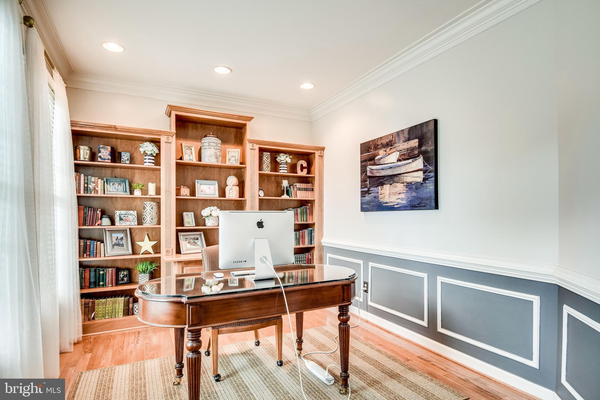 43327 Ritter Lane Chantilly, VA 20152 - Photo 6 of 65 Separate office w/ built-ins