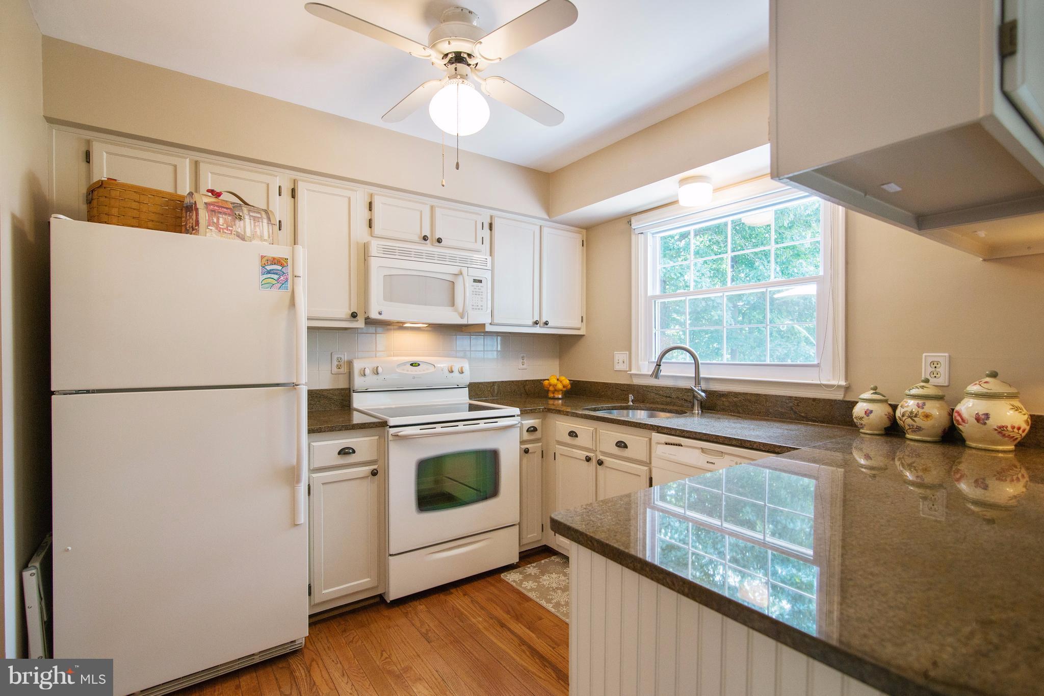 303 Crescendo Way Silver Spring, MD 20901 - Photo 13 of 30 Kitchen