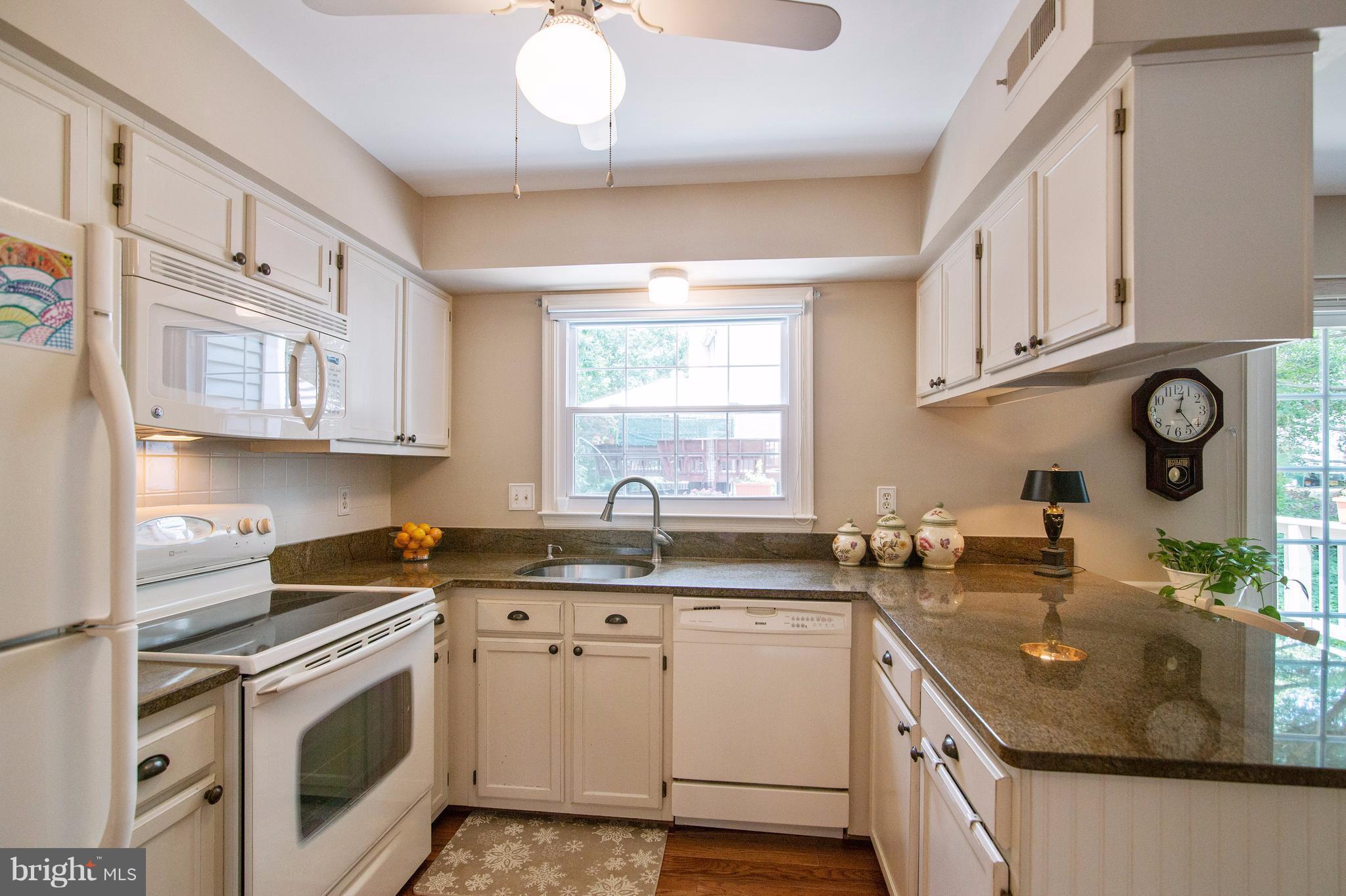 303 Crescendo Way Silver Spring, MD 20901 - Photo 15 of 30 Kitchen