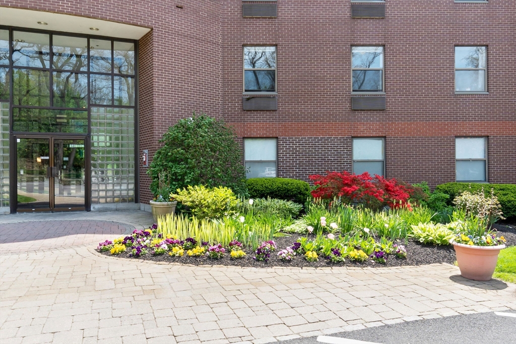 1 Loring Avenue, Unit 212 Swampscott, MA 01907 - Photo 3 of 35