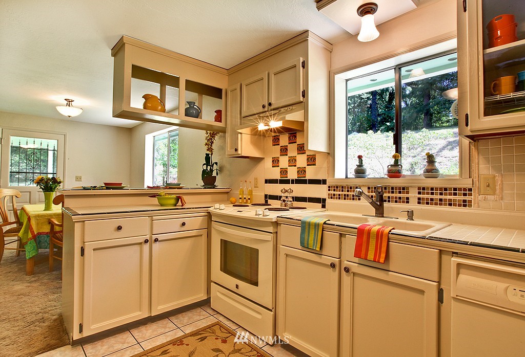 16060 Pearson Point Road Northeast Poulsbo, WA 98370 - Photo 3 of 15 Gallery Image 3