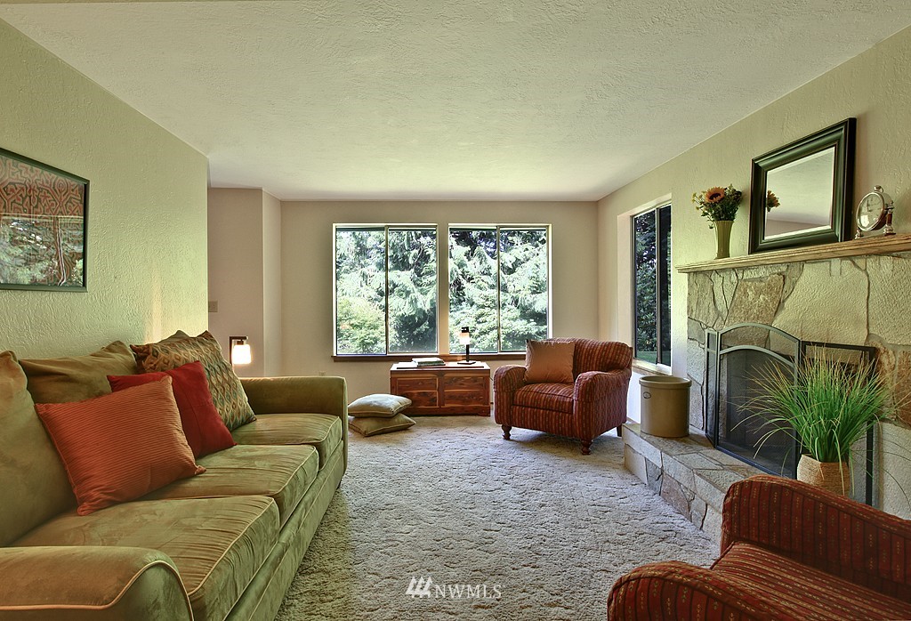 16060 Pearson Point Road Northeast Poulsbo, WA 98370 - Photo 5 of 15 Gallery Image 5