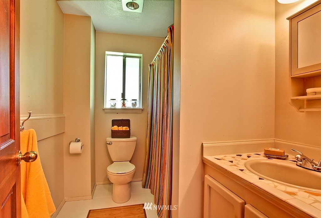 16060 Pearson Point Road Northeast Poulsbo, WA 98370 - Photo 8 of 15 Gallery Image 8