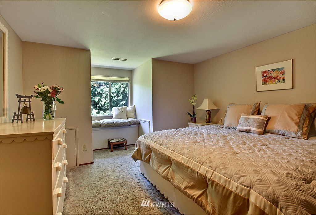 16060 Pearson Point Road Northeast Poulsbo, WA 98370 - Photo 9 of 15 Gallery Image 9
