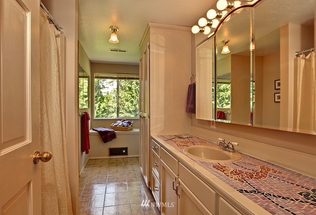 16060 Pearson Point Road Northeast Poulsbo, WA 98370 - Photo 10 of 15 Gallery Image 10