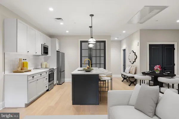 $2,597 | 200 South Broad Street, Unit 318, Philadelphia, PA 19102