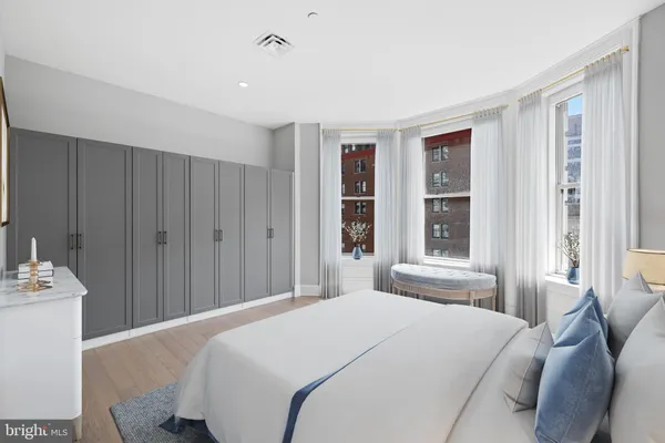 $2,597 | 200 South Broad Street, Unit 318, Philadelphia, PA 19102
