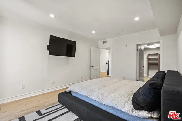 $6,000 | 122 North Clark Drive, Unit 405, West Hollywood, CA 90048