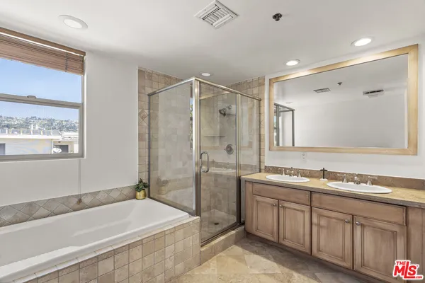 $6,000 | 122 North Clark Drive, Unit 405, West Hollywood, CA 90048