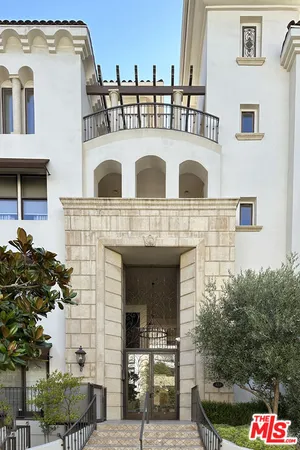$6,000 | 122 North Clark Drive, Unit 405, West Hollywood, CA 90048