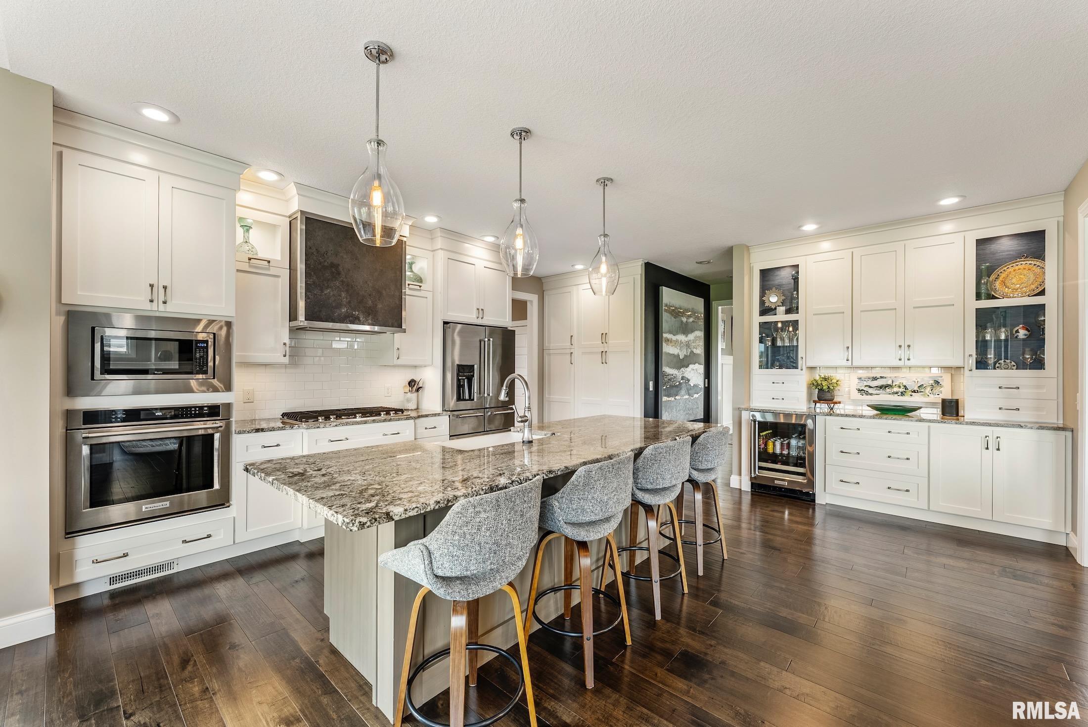 6476 Cardinal Road Bettendorf, IA 52722 - Photo 18 of 61 Gallery Image 18