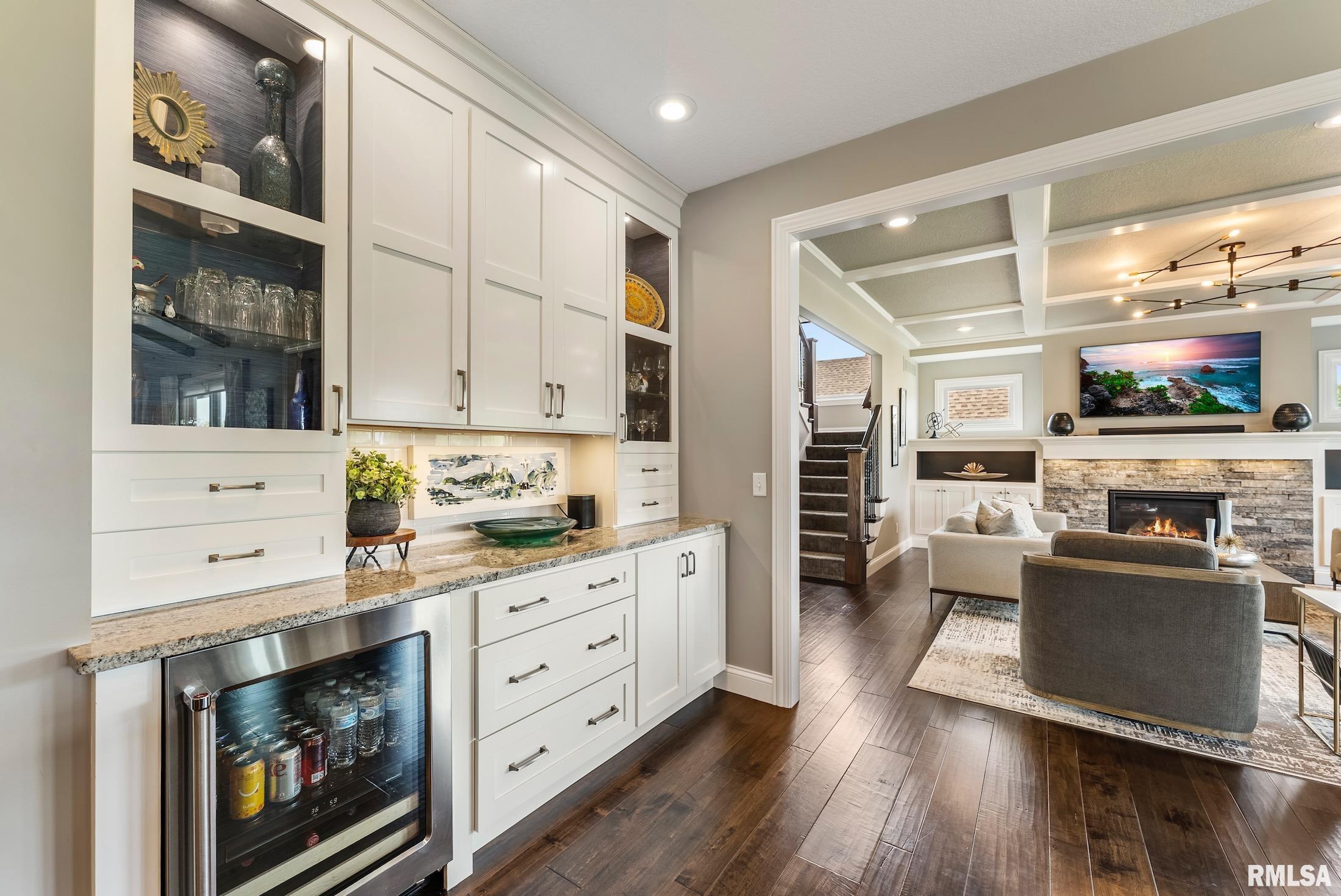 6476 Cardinal Road Bettendorf, IA 52722 - Photo 20 of 61 Gallery Image 20