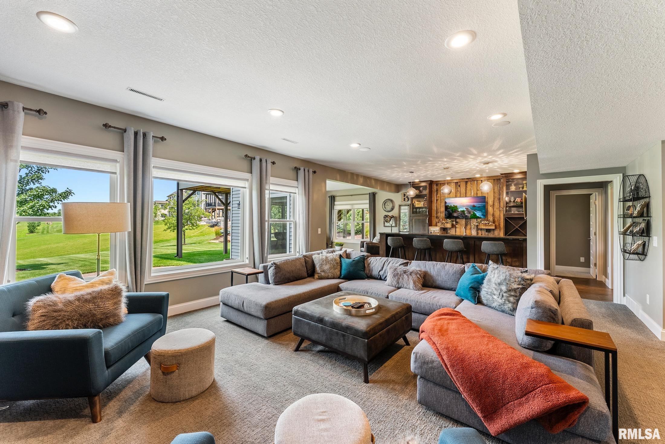 6476 Cardinal Road Bettendorf, IA 52722 - Photo 25 of 61 Gallery Image 25