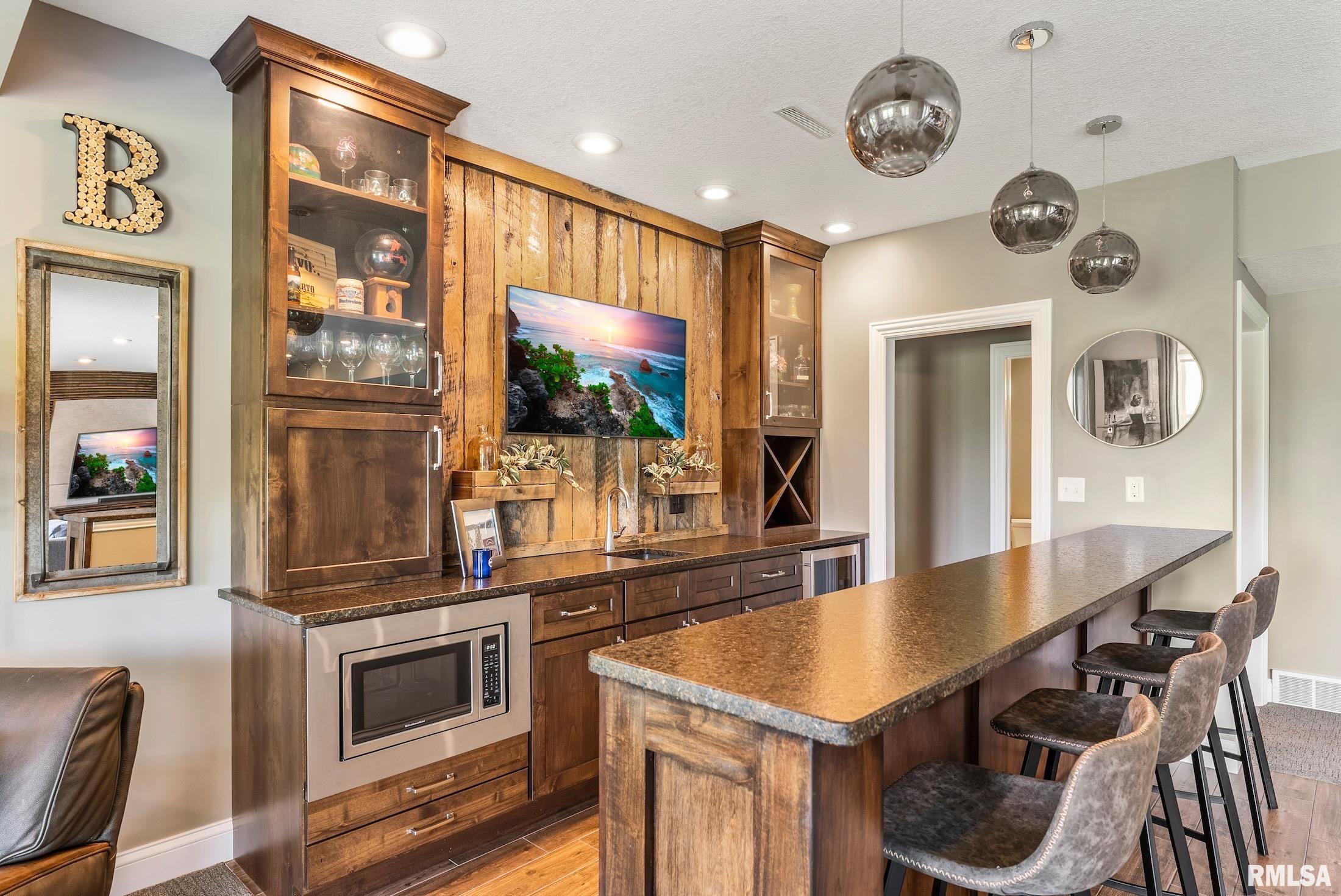 6476 Cardinal Road Bettendorf, IA 52722 - Photo 27 of 61 Gallery Image 27