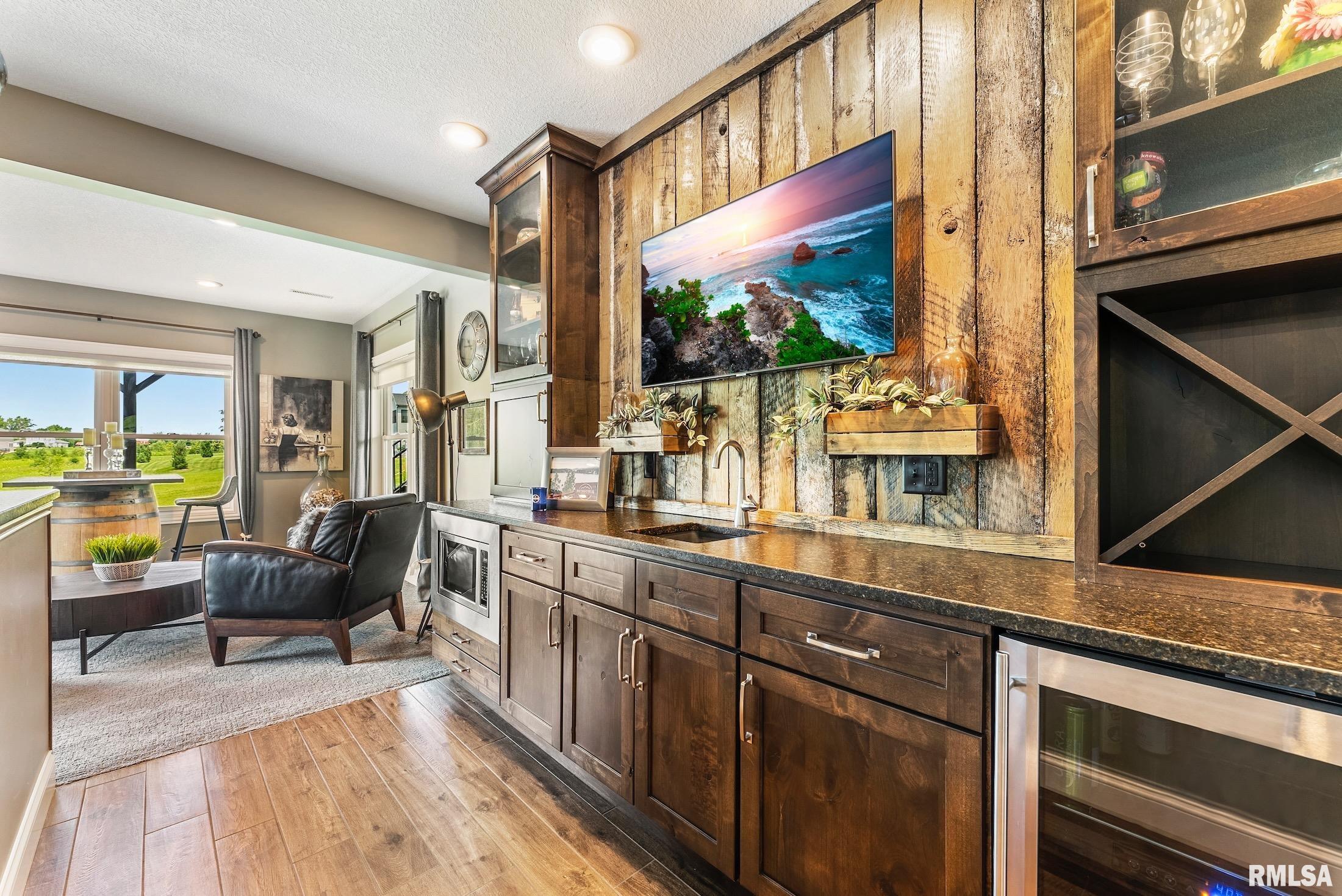 6476 Cardinal Road Bettendorf, IA 52722 - Photo 28 of 61 Gallery Image 28