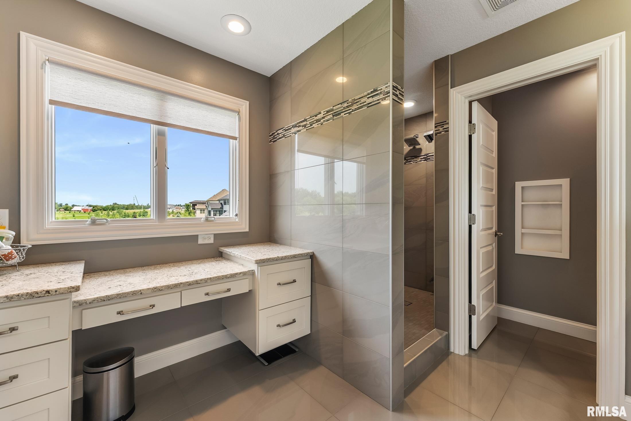 6476 Cardinal Road Bettendorf, IA 52722 - Photo 31 of 61 Gallery Image 31